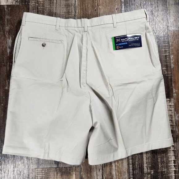 Roundtree and Yorke Men's Pleated Khaki Shorts 42 Waist - Picture 3 of 7
